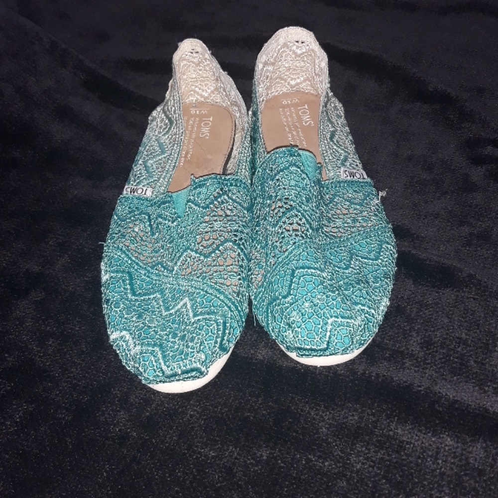 Toms - Picture 2 of 3